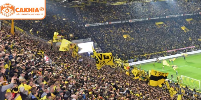 Borussia Dortmund Bức Tường Vàng Vô Địch Tại CakhiaTV 4 Fan hâm mộ đậm chất văn hóa đặc trưng